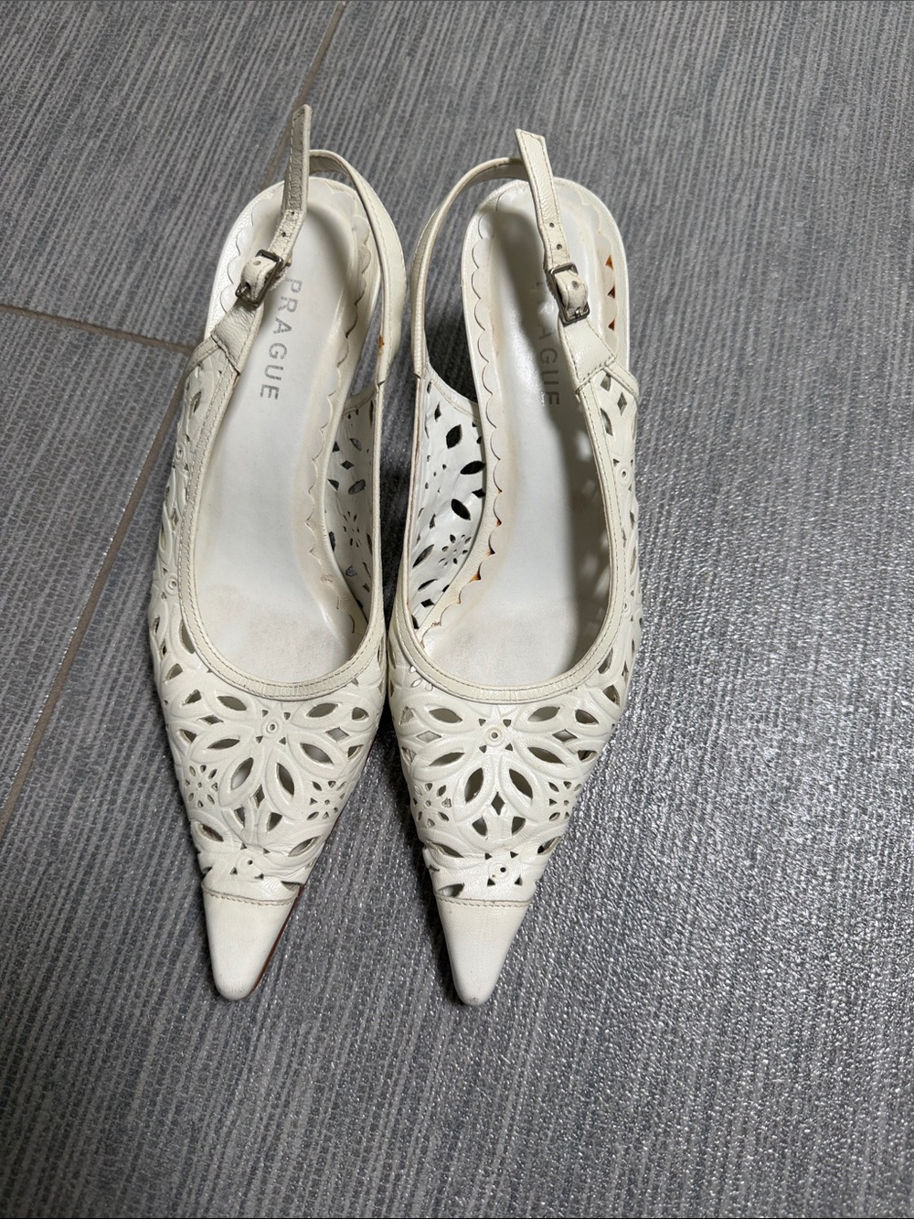 Women's White Cutout Slingback Pointed-Toe Heels size 5